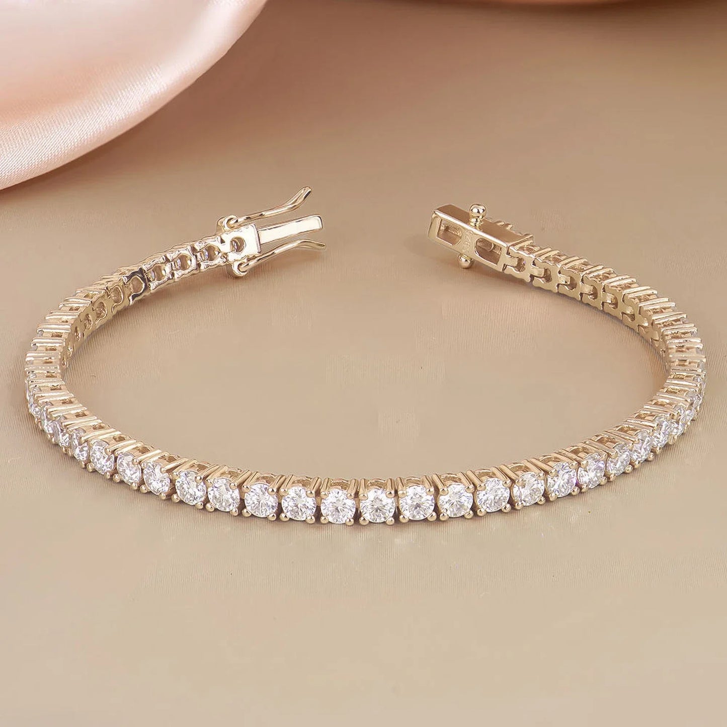 5.25Ct Natural Round Diamond Tennis Bracelet In Yellow Gold